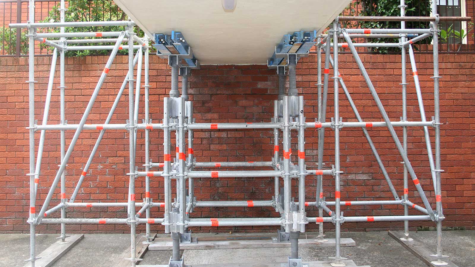 Heavy Duty Propping Scaffold under 24 tonne footbridge by Alphasafe