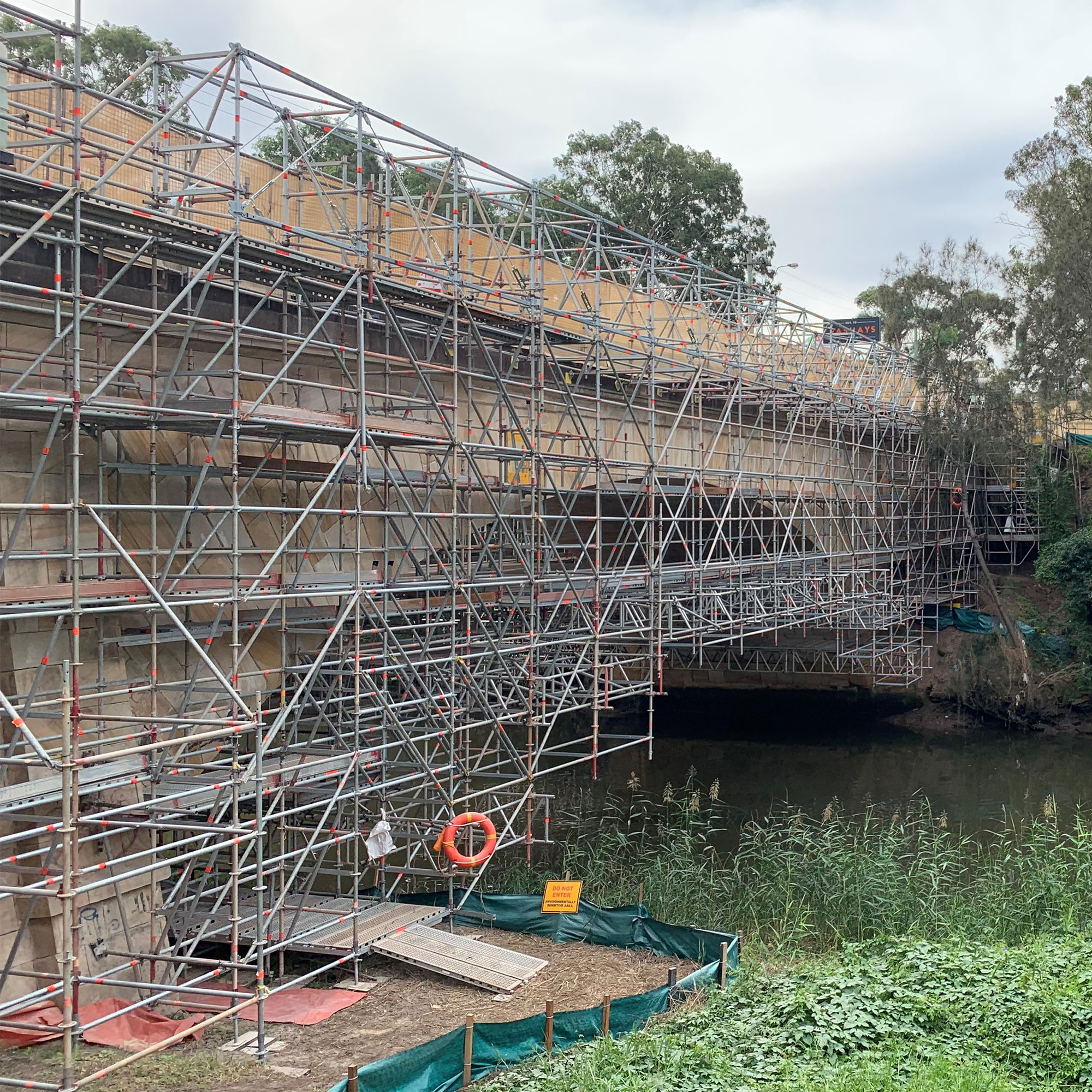 Cantilever Scaffolding On Landsdowne Bridge - Layher. The Scaffolding ...