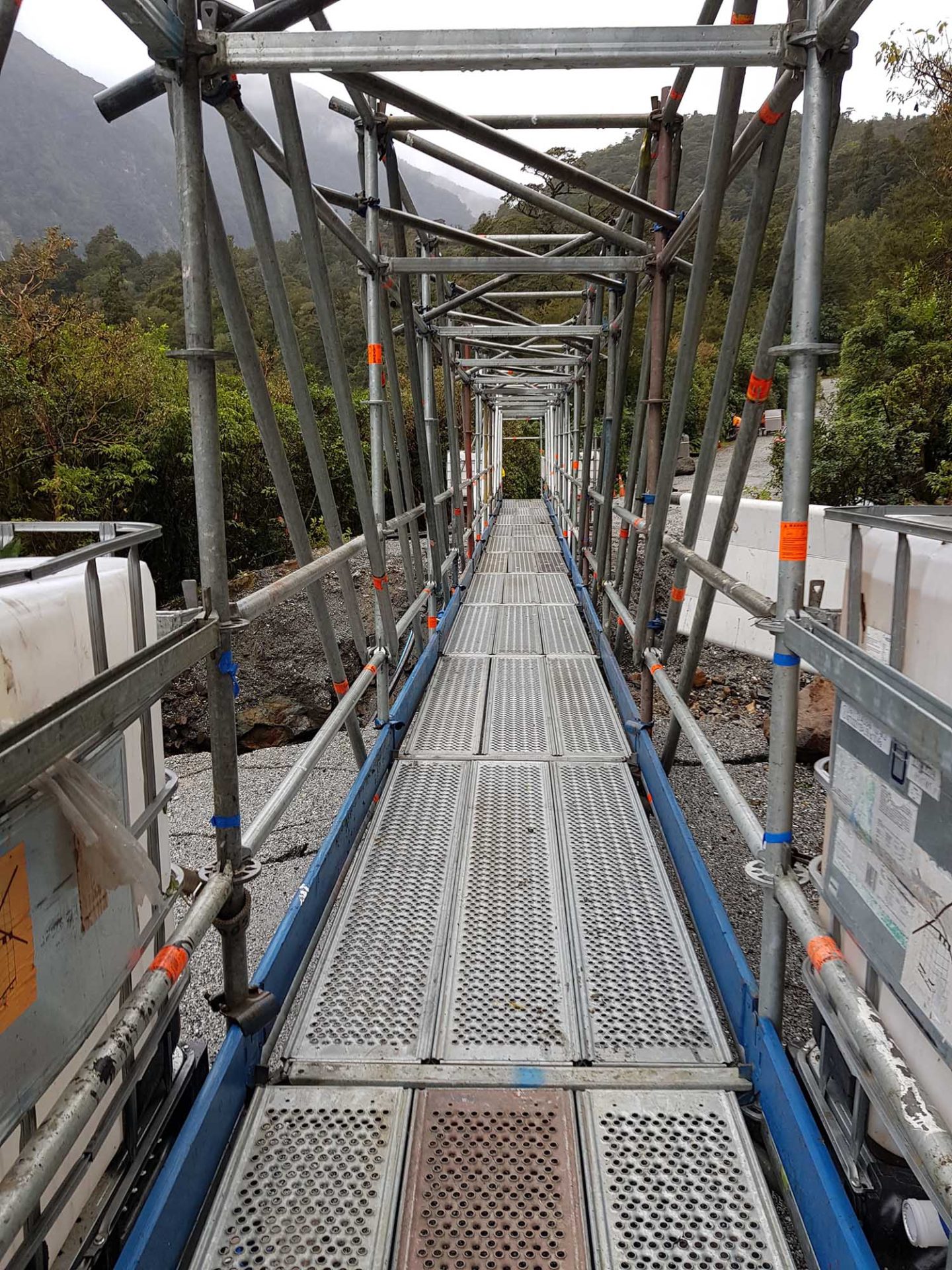 pedestrian-bridge-allround-scaffolding