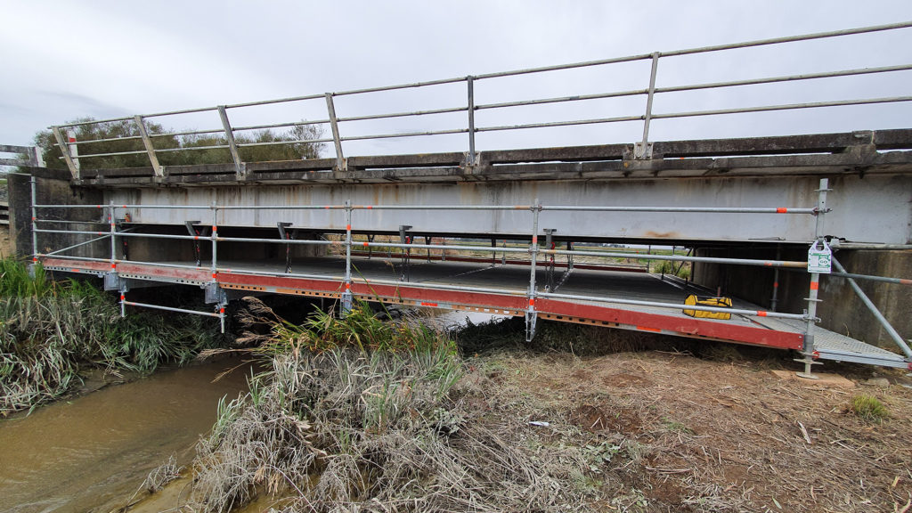 no-trip-hazard-suspended-scaffold-under-bridge